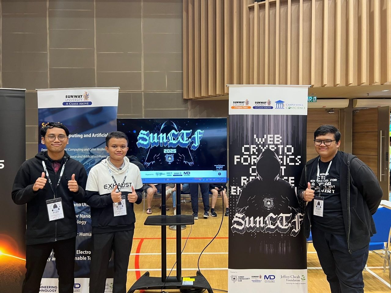 Team at the SunCTF backdrop