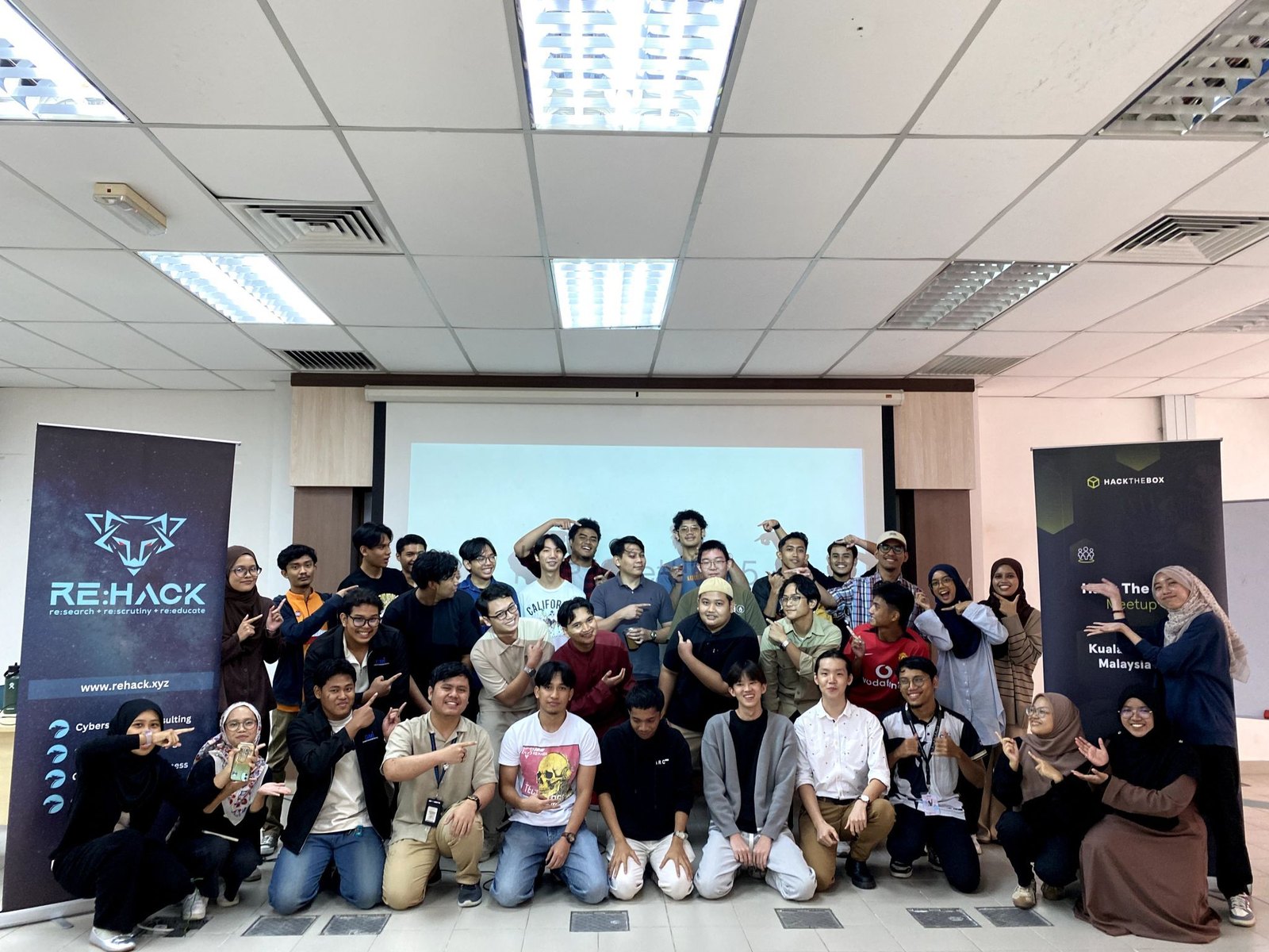 Group photo (renamed from __03)